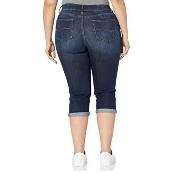 Lee with Flex Motion Capris - Picture 2 of 11